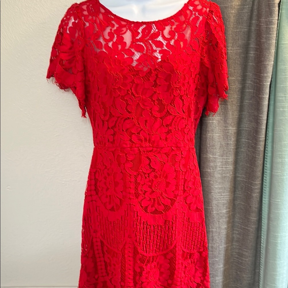 Lulu's Red Midi Dress with Elegant Design